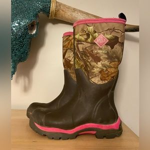 Women’s Camo Muck Boots